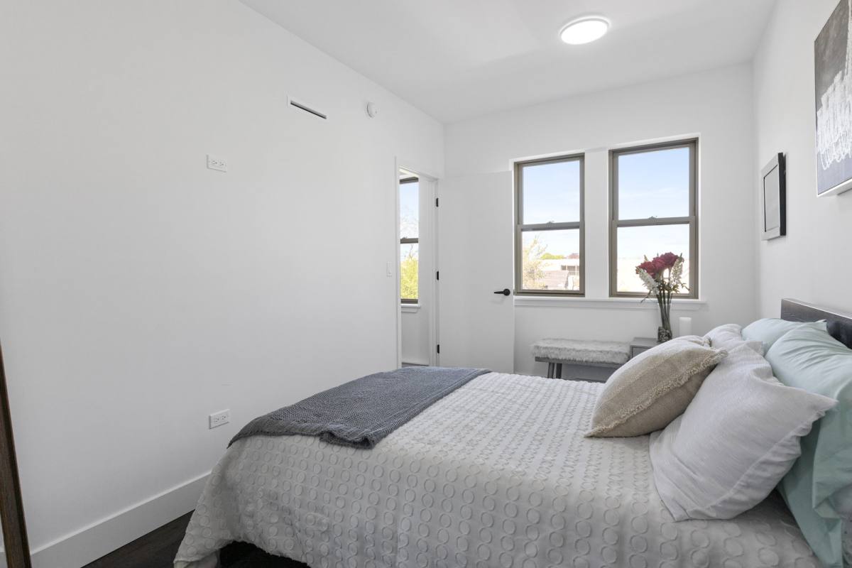 Apartment for rent at 1555 W Hollywood Ave, Chicago, IL 60660