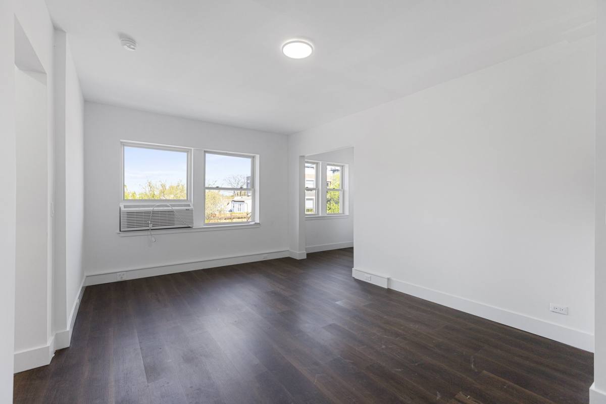 Apartment for rent at 1555 W Hollywood Ave, Chicago, IL 60660