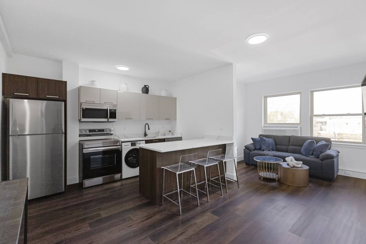 Apartment for rent at 1555 W Hollywood Ave, Chicago, IL 60660