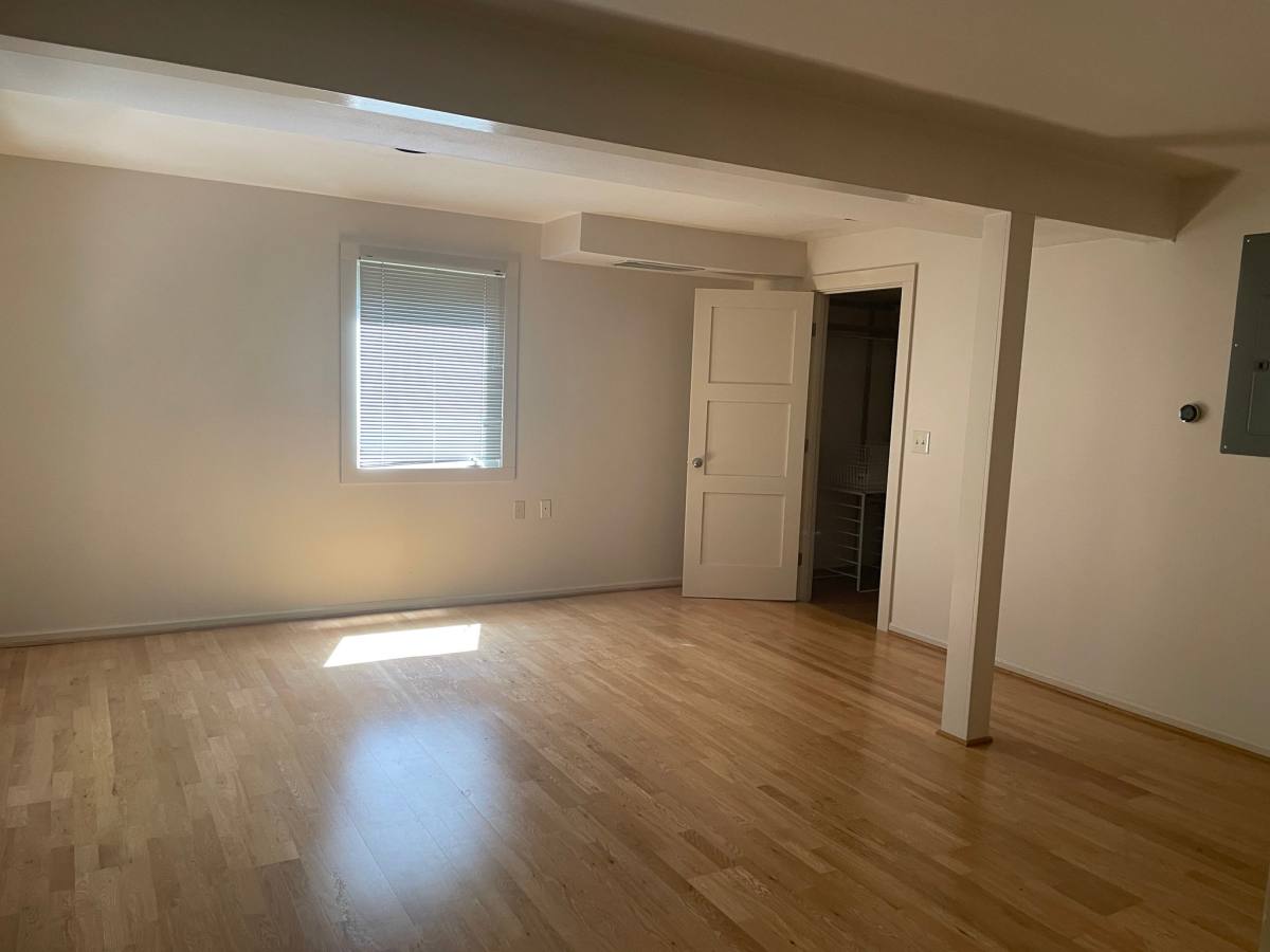 House for rent at 110 S Curry #A, Portland, OR 97239