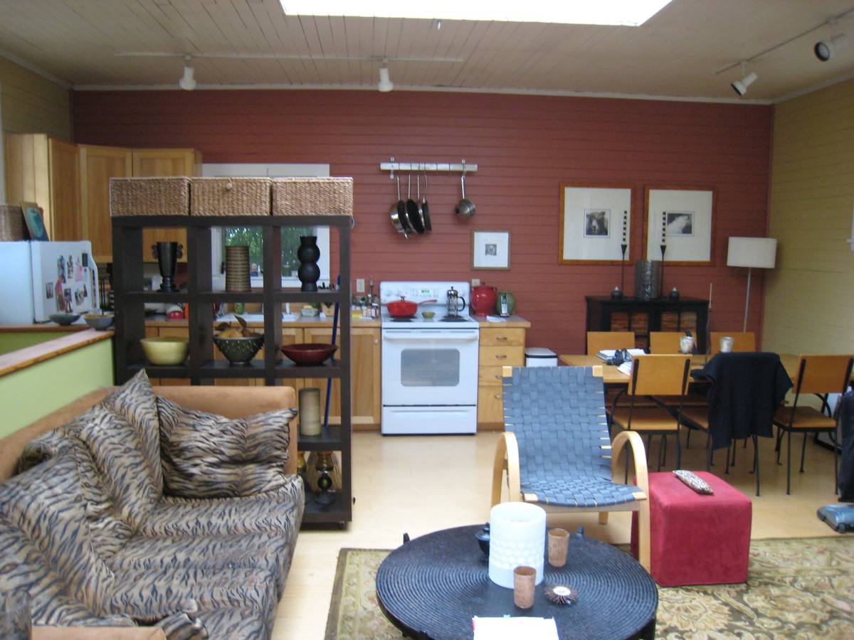 House for rent at 110 S Curry #A, Portland, OR 97239