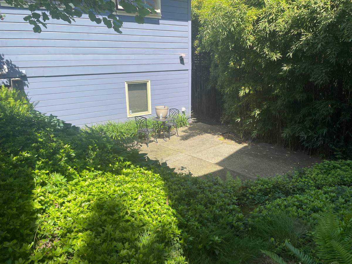 House for rent at 110 S Curry #A, Portland, OR 97239