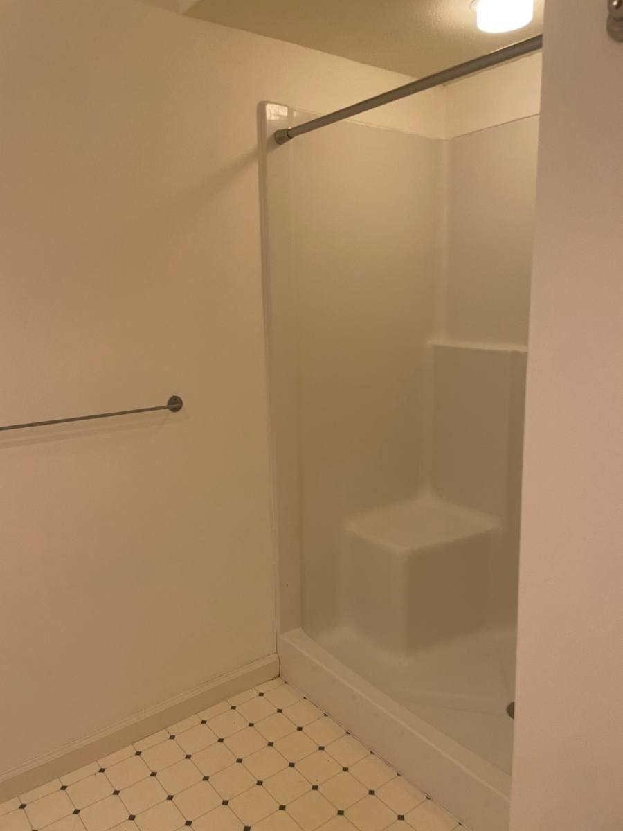 House for rent at 110 S Curry #A, Portland, OR 97239