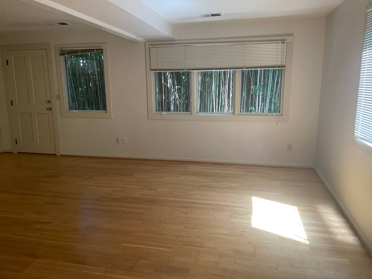 House for rent at 110 S Curry #A, Portland, OR 97239