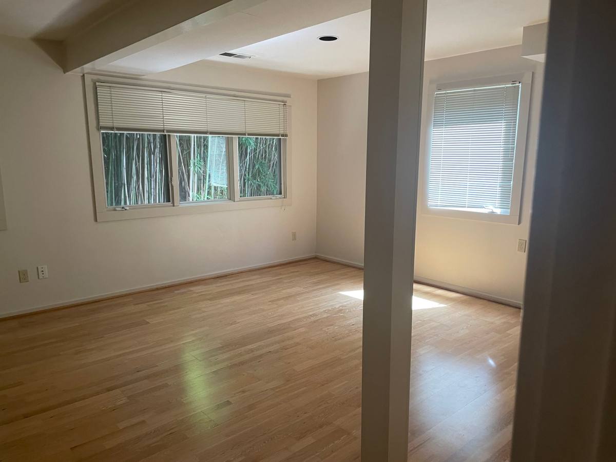 House for rent at 110 S Curry #A, Portland, OR 97239