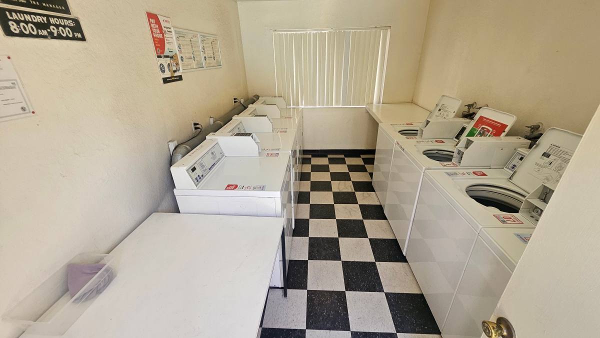 Apartment for rent at 18312 Collins St #109, Tarzana, CA 91356