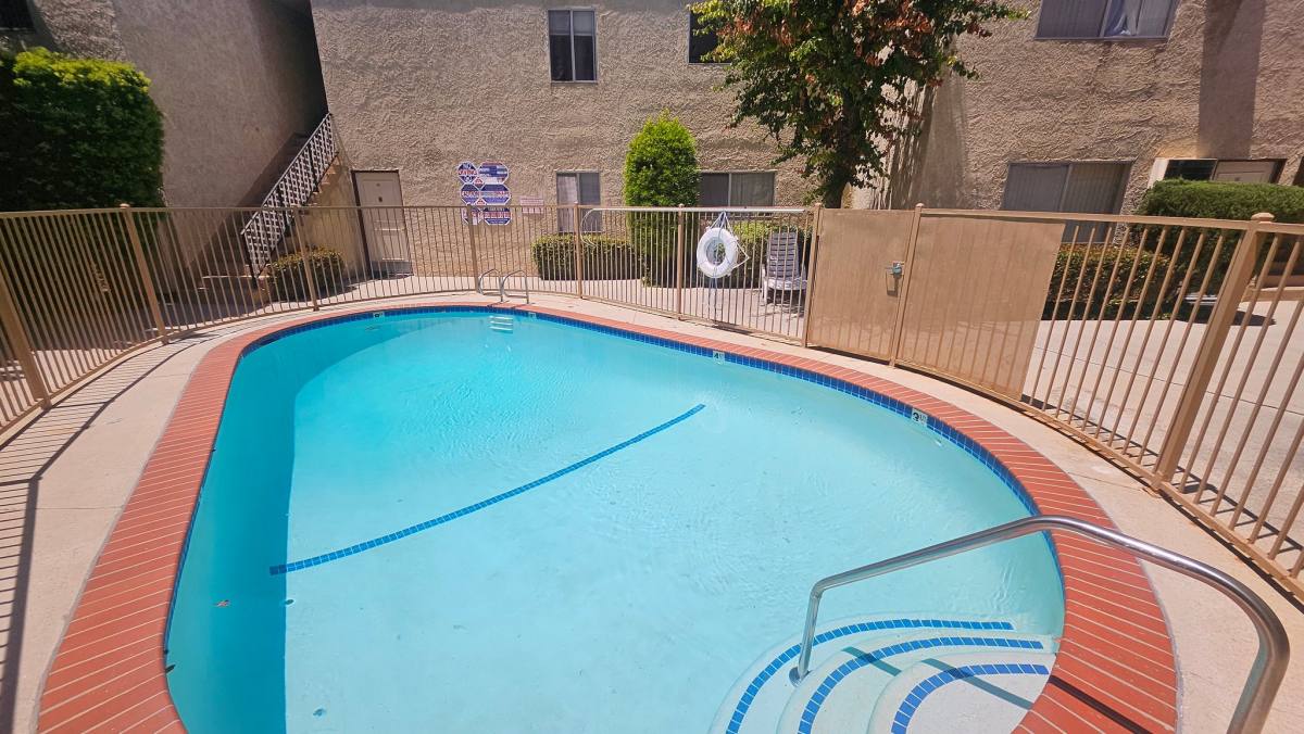 Apartment for rent at 18312 Collins St #109, Tarzana, CA 91356