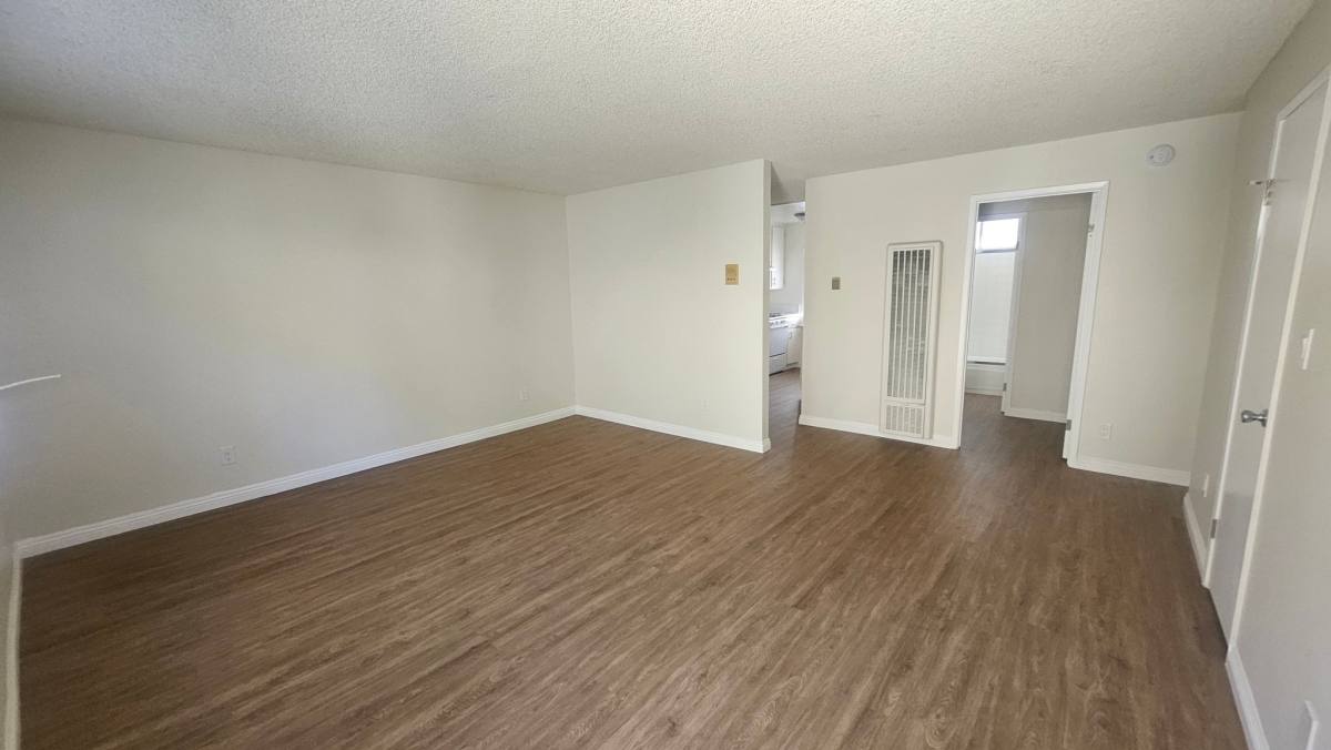 Apartment for rent at 18312 Collins St #109, Tarzana, CA 91356