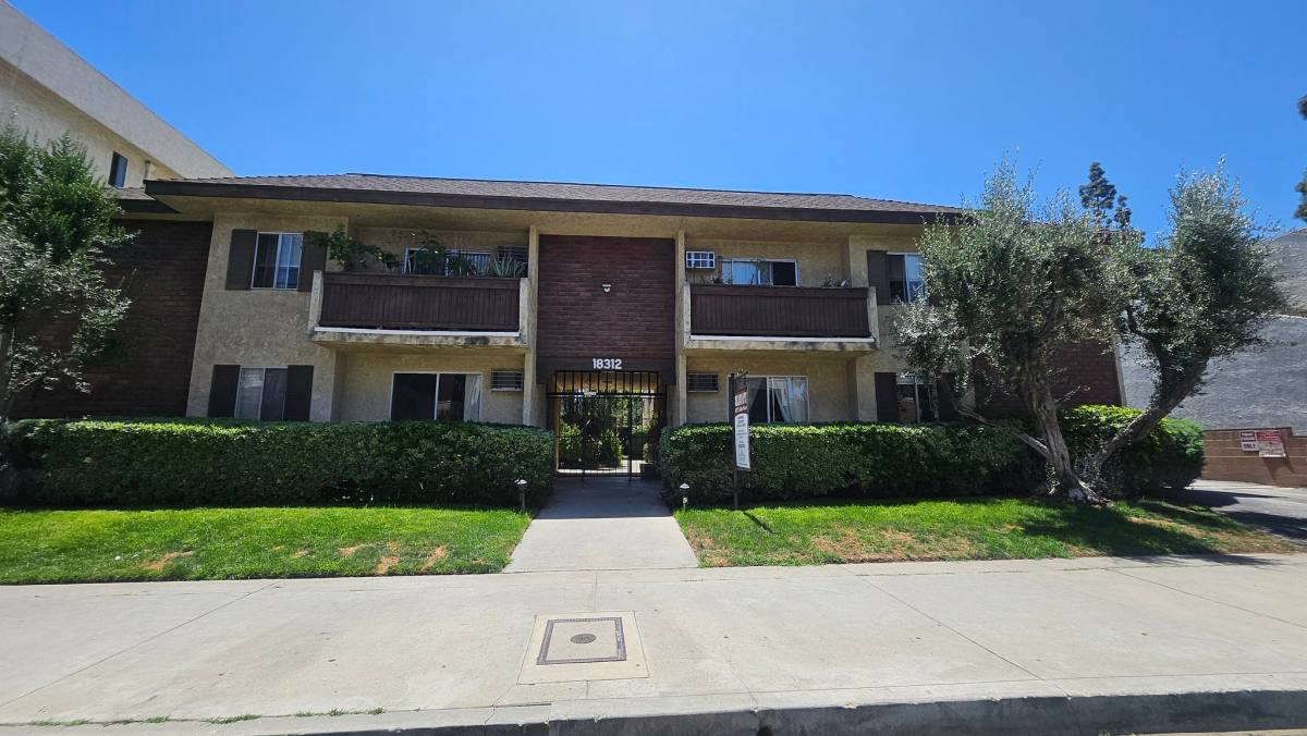 Apartment for rent at 18312 Collins St #109, Tarzana, CA 91356