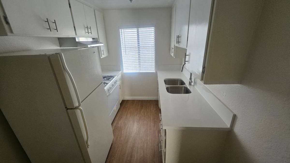Apartment for rent at 18312 Collins St #109, Tarzana, CA 91356