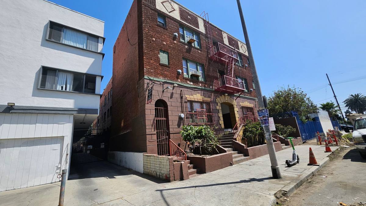 Apartment for rent at 844 S Westlake Ave #104, Los Angeles, CA 90057