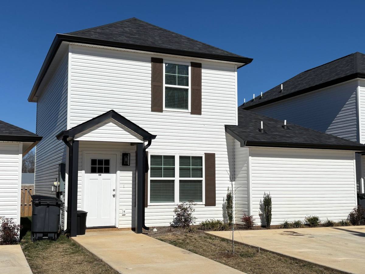 Townhouse for rent at 108 Hobson St, McMinnville, TN 37110