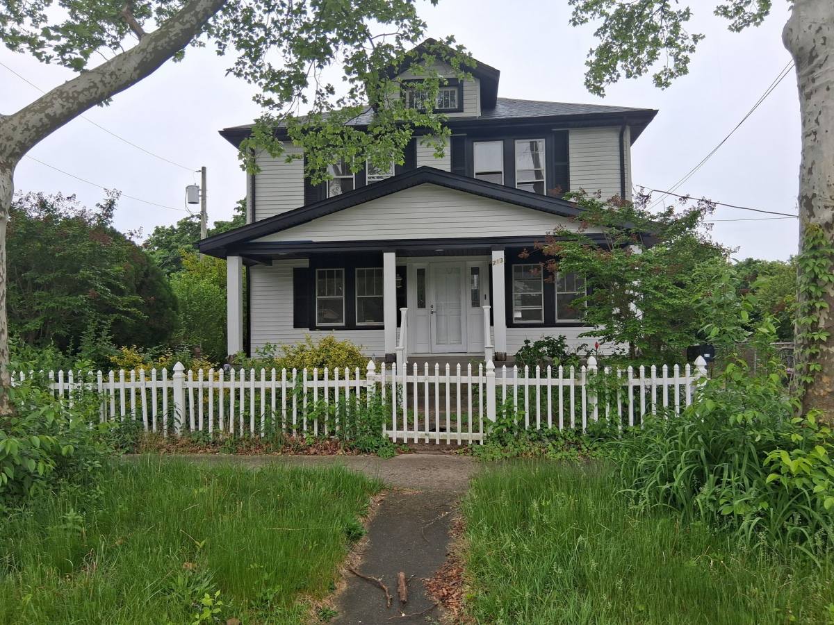 House for rent at 213 W Quince St, Vineland, NJ 08360