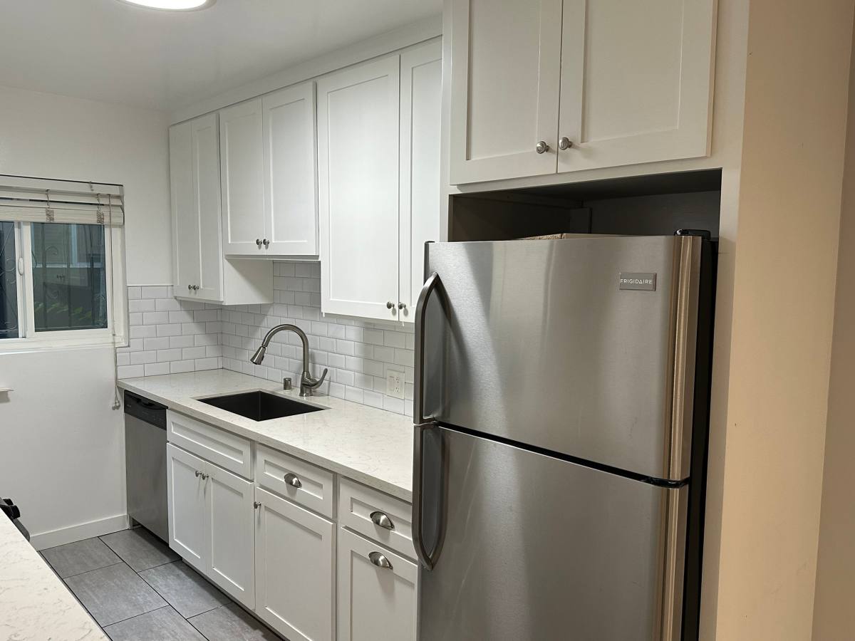 Apartment for rent at 7555 Delongpre Ave #9, Los Angeles, CA 90046