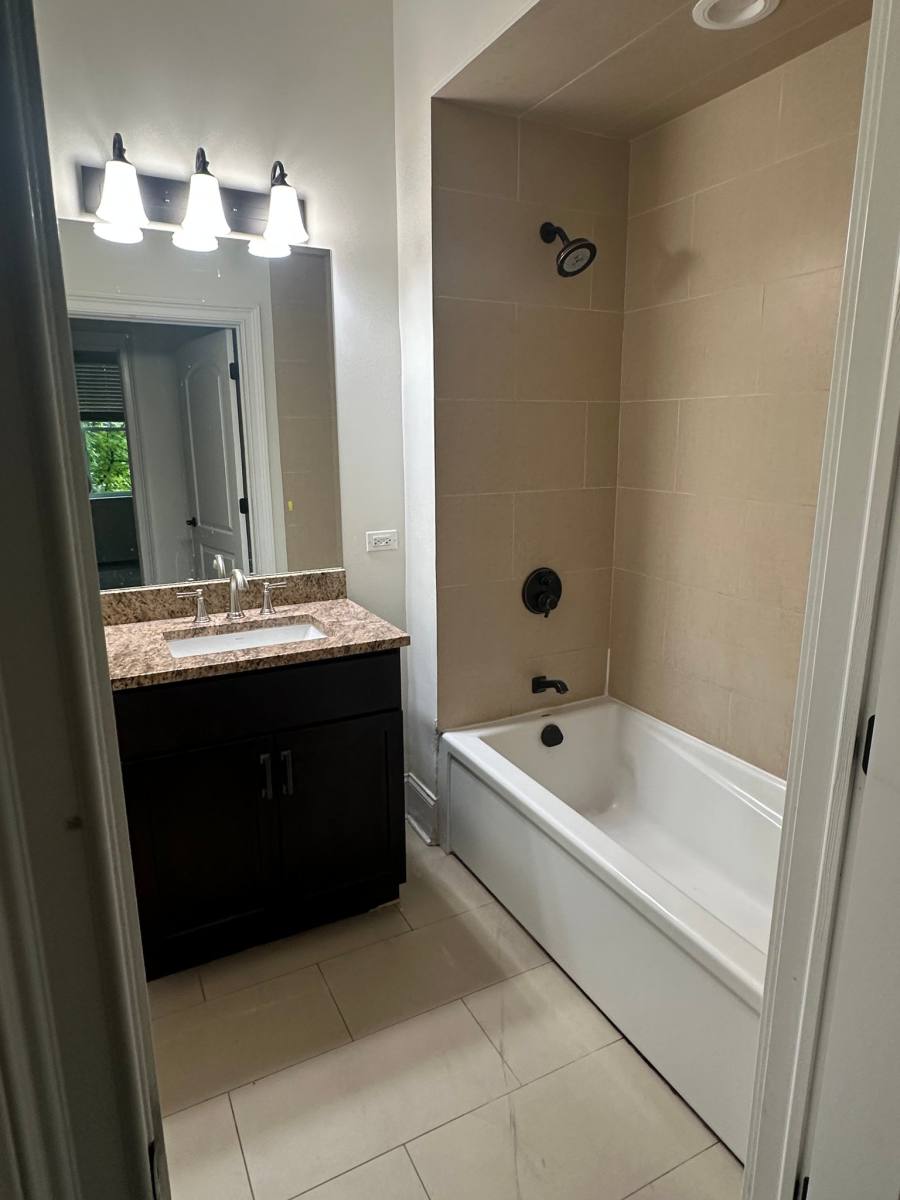Apartment for rent at 2500 Green Bay #201, Evanston, IL 60201