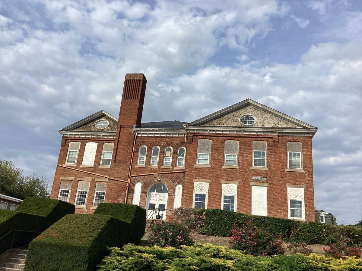 Apartment for rent at 217 W N St, Waynesboro, PA 17268