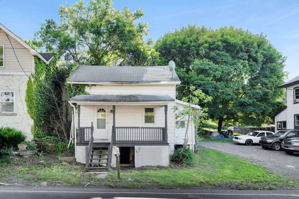 House for rent at 3200 Flint Hill Rd, Hellertown, PA 18055