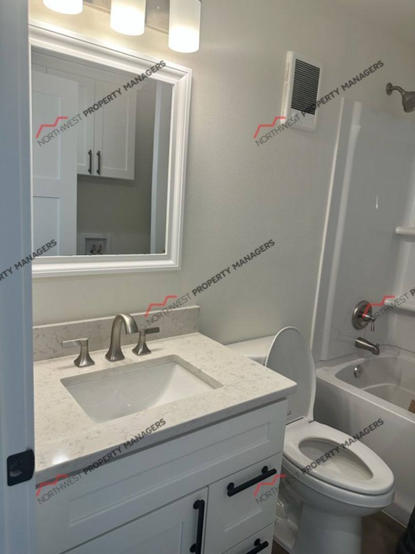 Apartment for rent at 2803 Borst Ave, Centralia, WA 98531