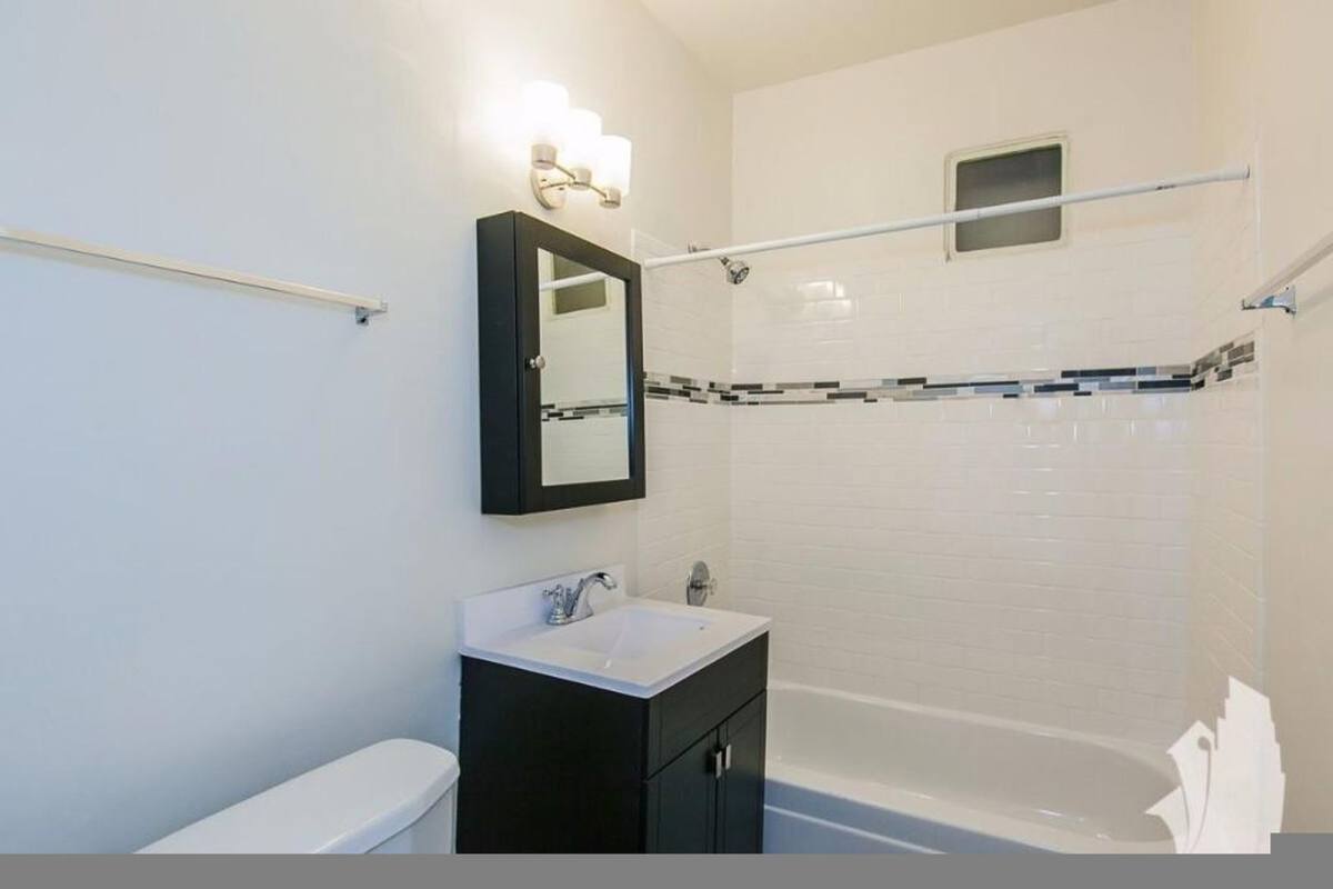 Apartment for rent at 726 W Roscoe St #SGDN0, Chicago, IL 60657