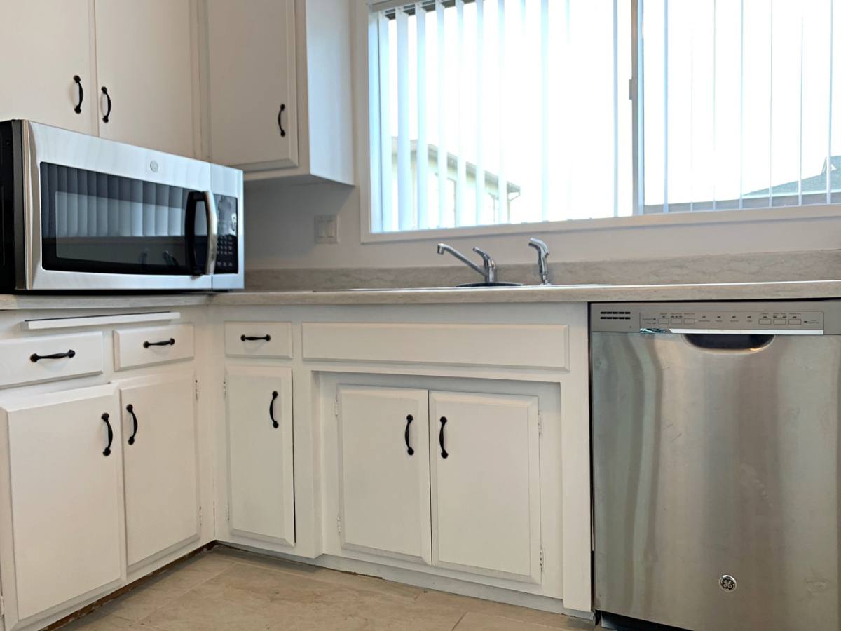 Apartment for rent at 3772 Lockland Dr, Los Angeles, CA 90008