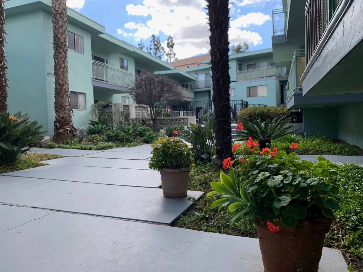 Apartment for rent at 3772 Lockland Dr, Los Angeles, CA 90008