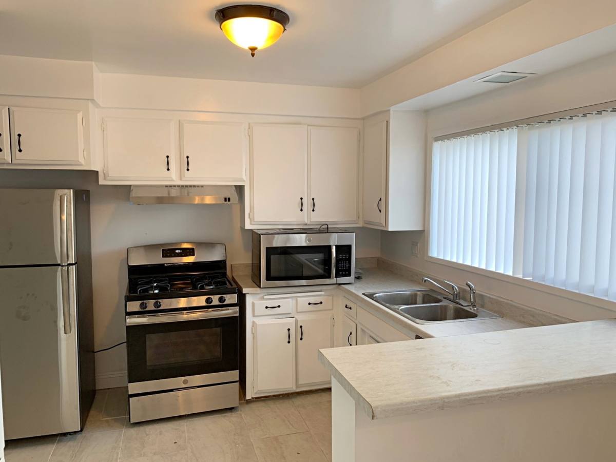 Apartment for rent at 3772 Lockland Dr, Los Angeles, CA 90008