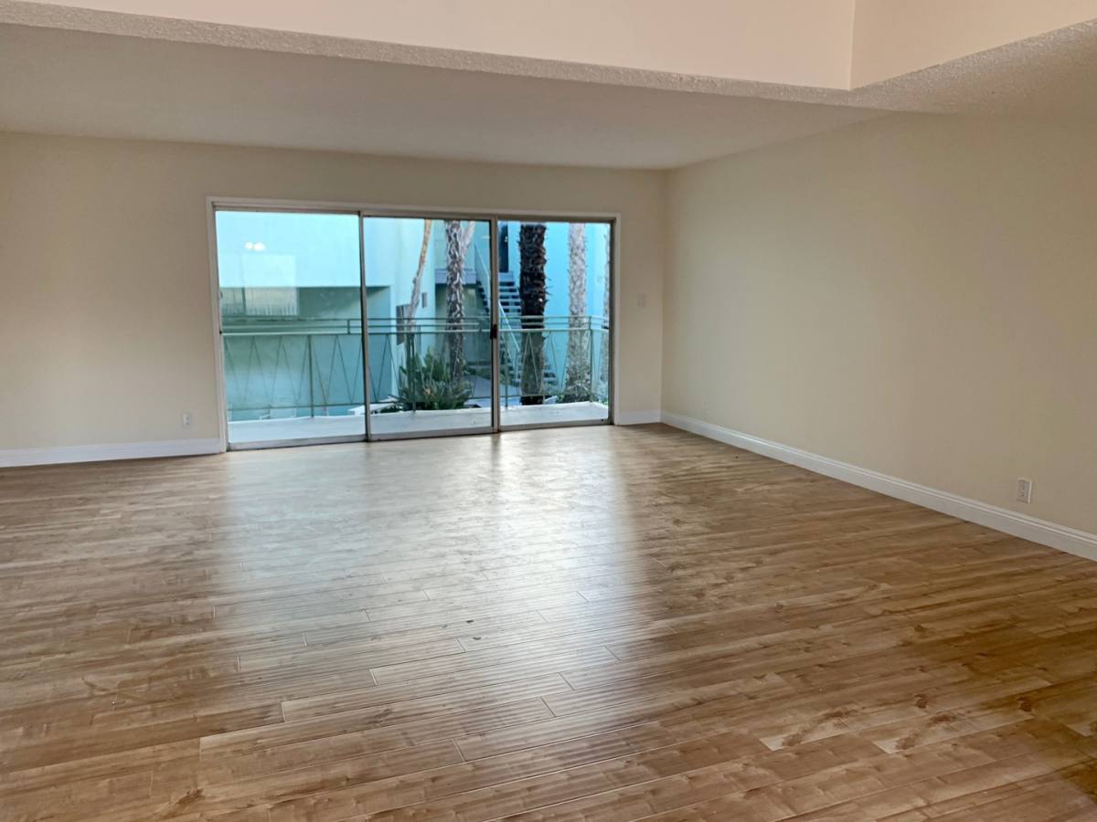 Apartment for rent at 3772 Lockland Dr, Los Angeles, CA 90008