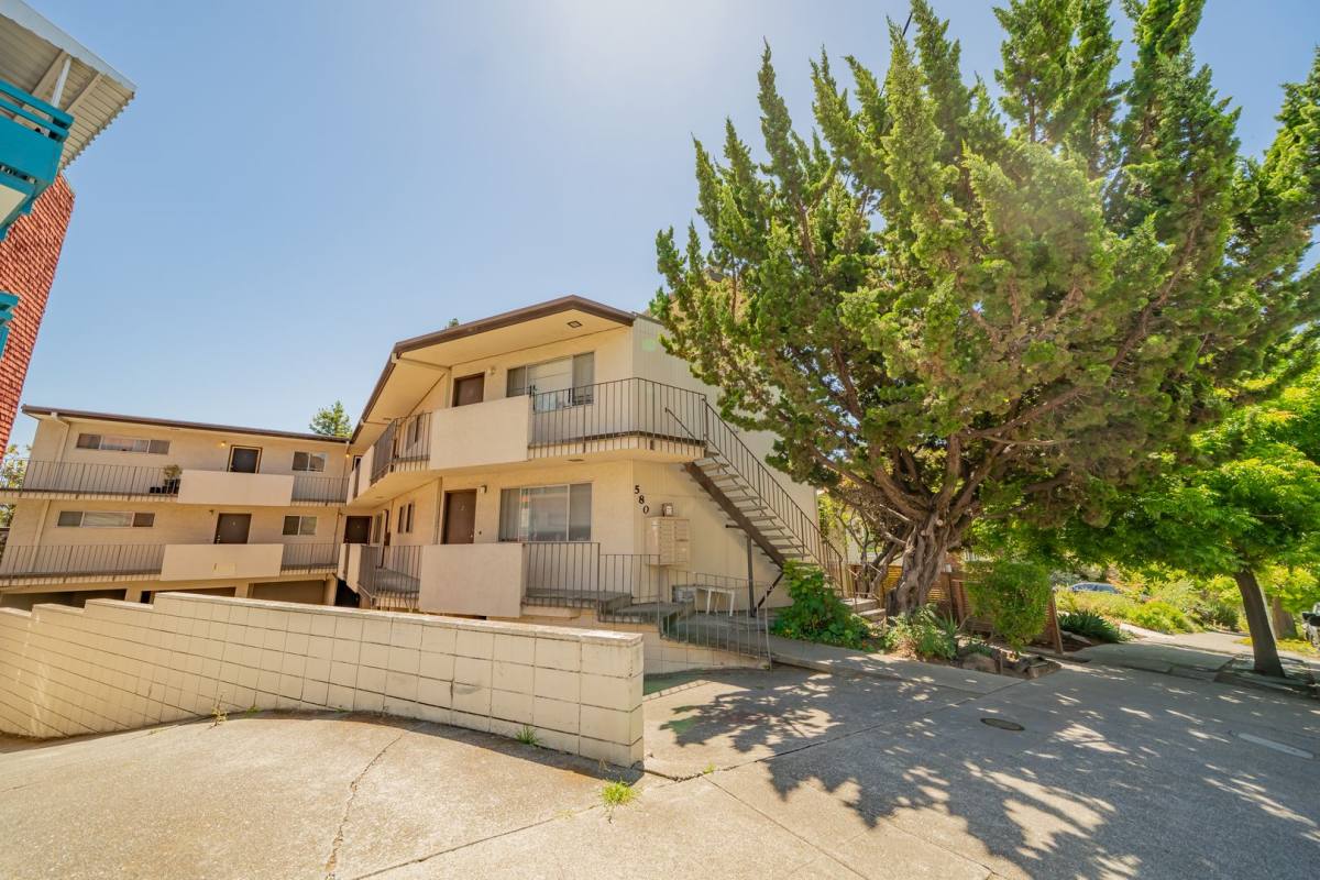 Apartment for rent at 580 Jean St, Oakland, CA 94610