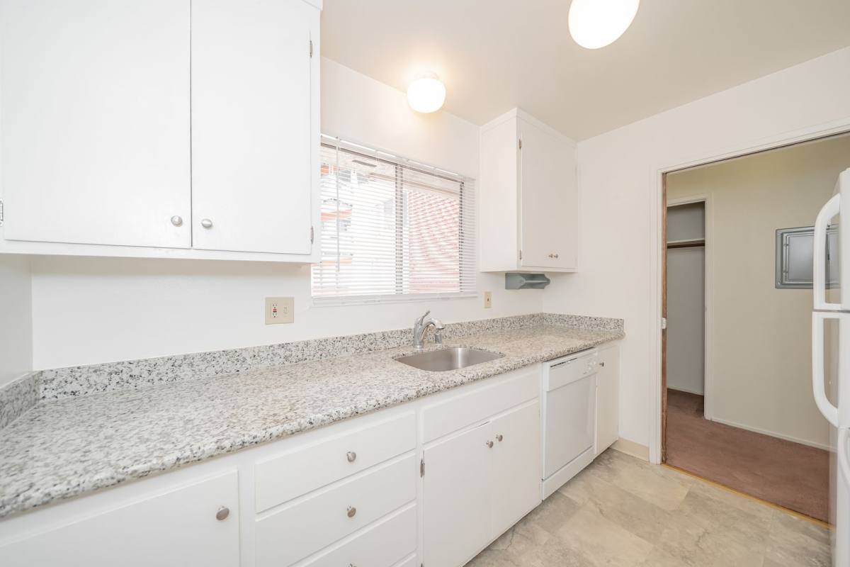Apartment for rent at 580 Jean St, Oakland, CA 94610