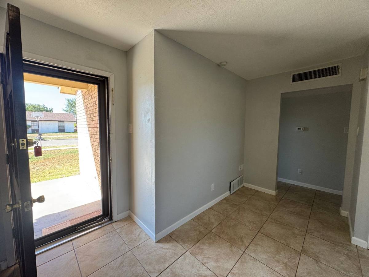 House for rent at 1211 Harvard Dr, Roswell, NM 88203