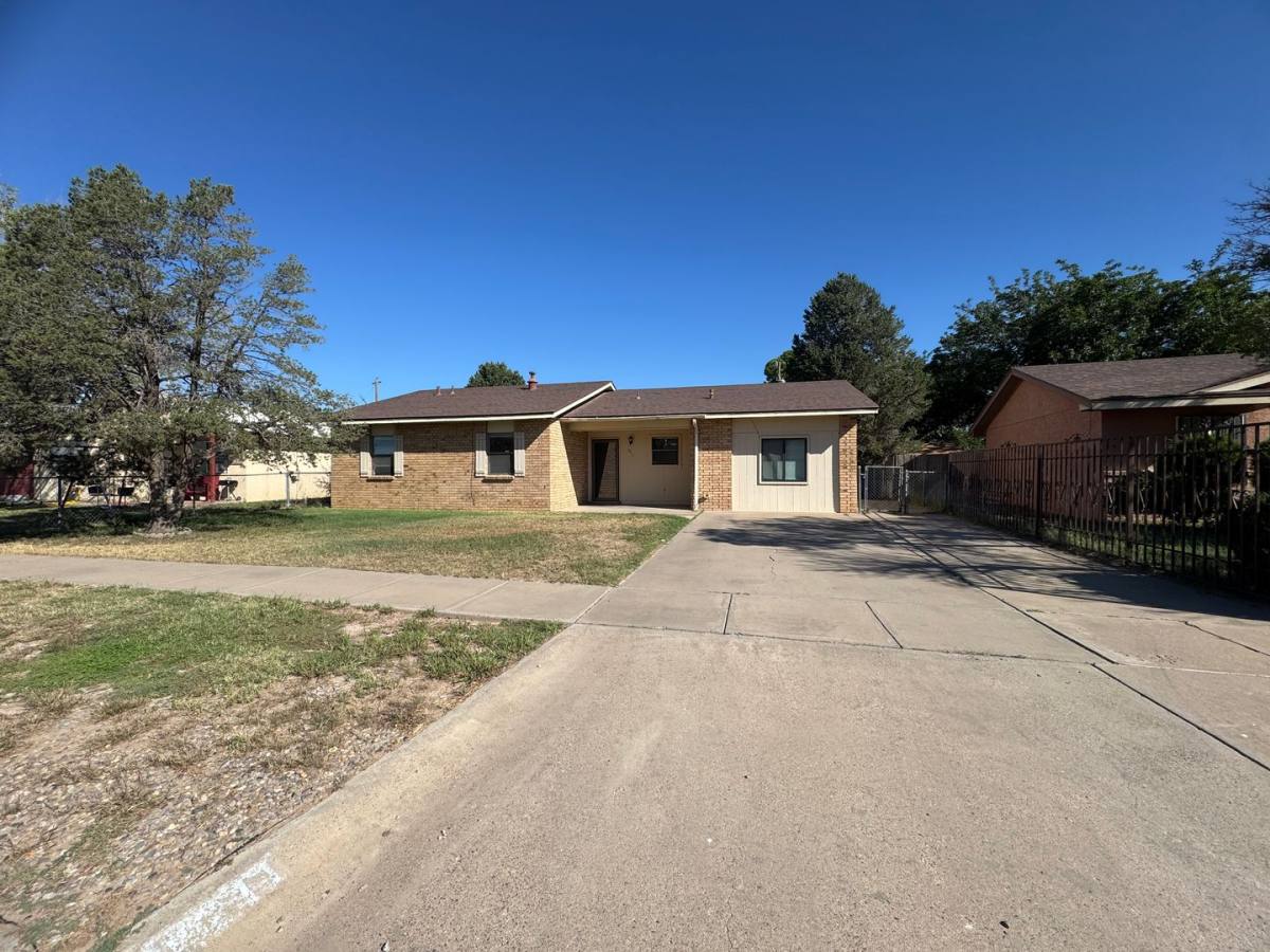 House for rent at 1211 Harvard Dr, Roswell, NM 88203