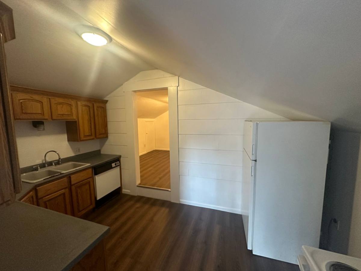 Apartment for rent at 4 Daugherty Rd, Grove City, PA 16127
