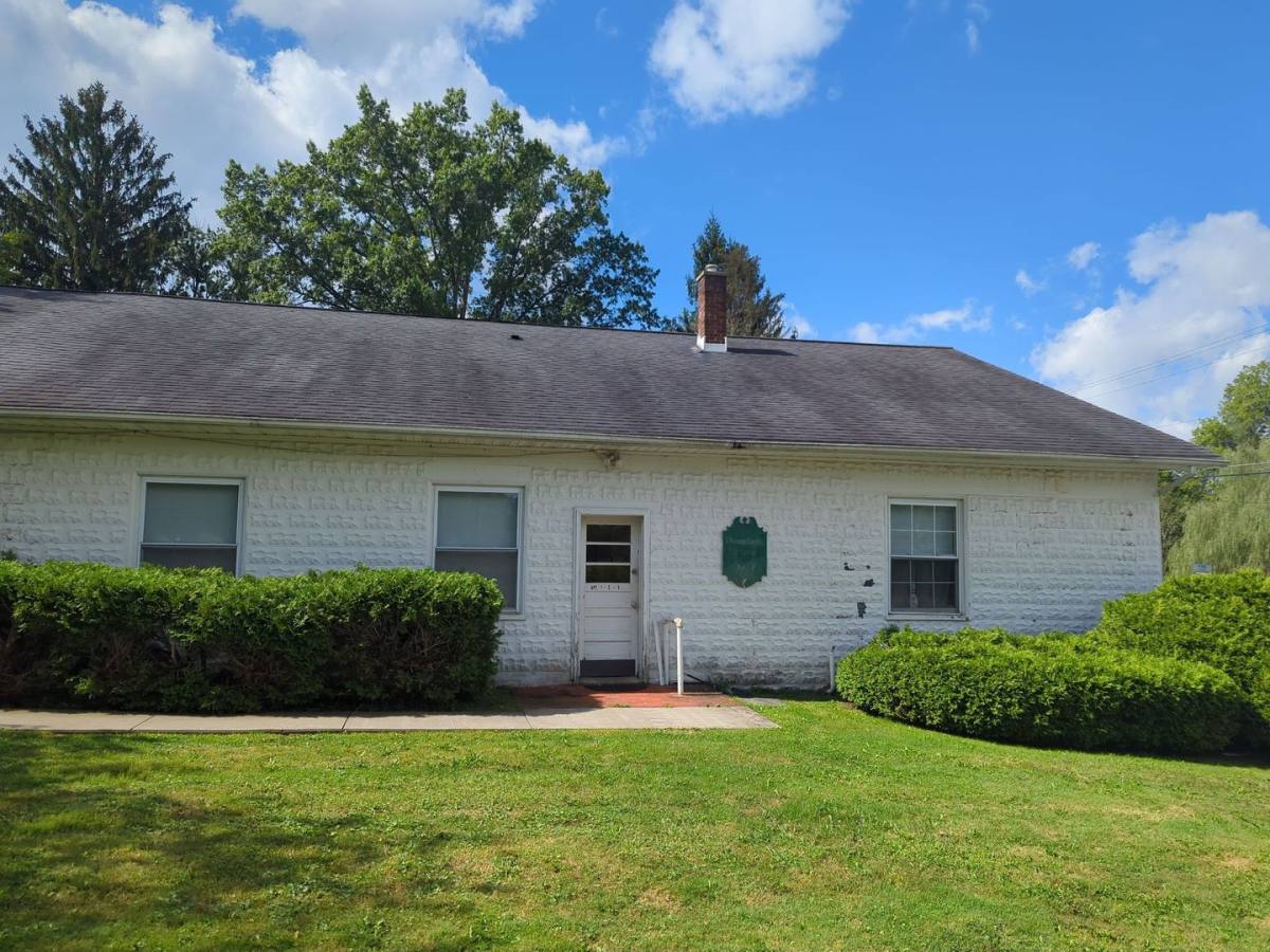 Apartment for rent at 4 Daugherty Rd, Grove City, PA 16127