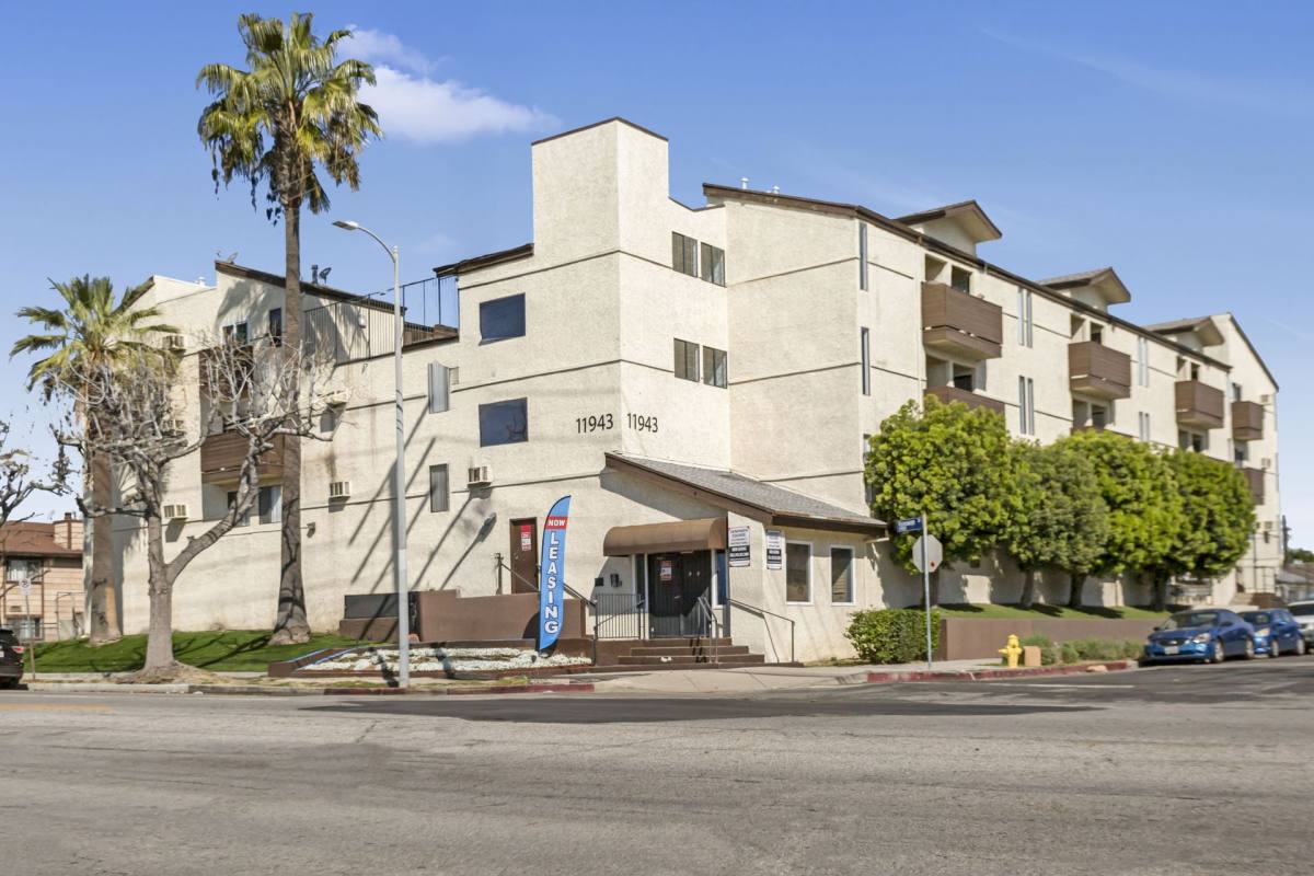 Apartment for rent at 11943 Vanowen, North Hollywood, CA 91605