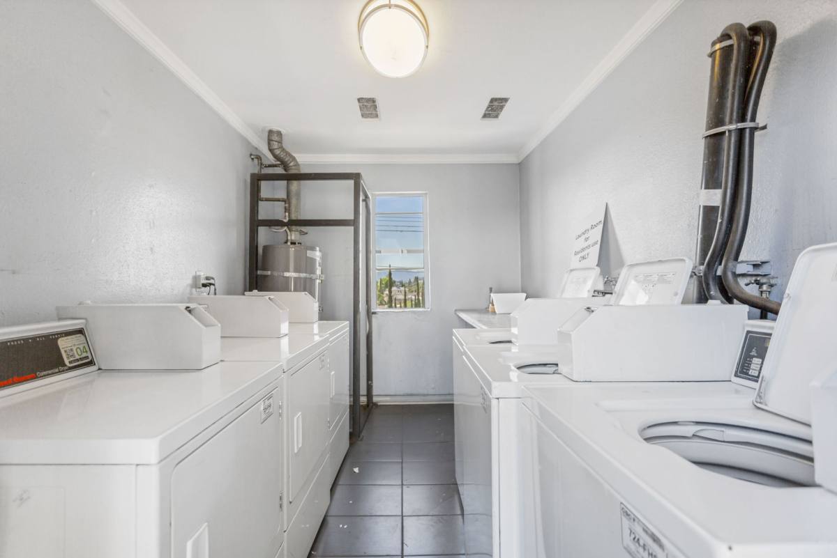 Apartment for rent at 11943 Vanowen, North Hollywood, CA 91605
