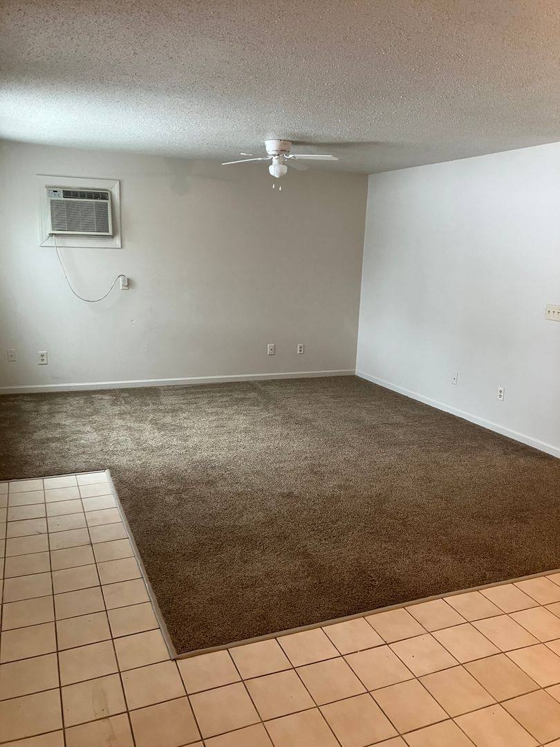 Townhouse for rent at 1022 1st Ave W, Newton, IA 50208