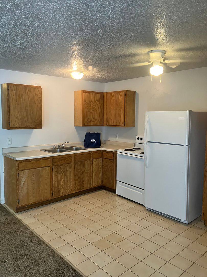 Townhouse for rent at 1022 1st Ave W, Newton, IA 50208