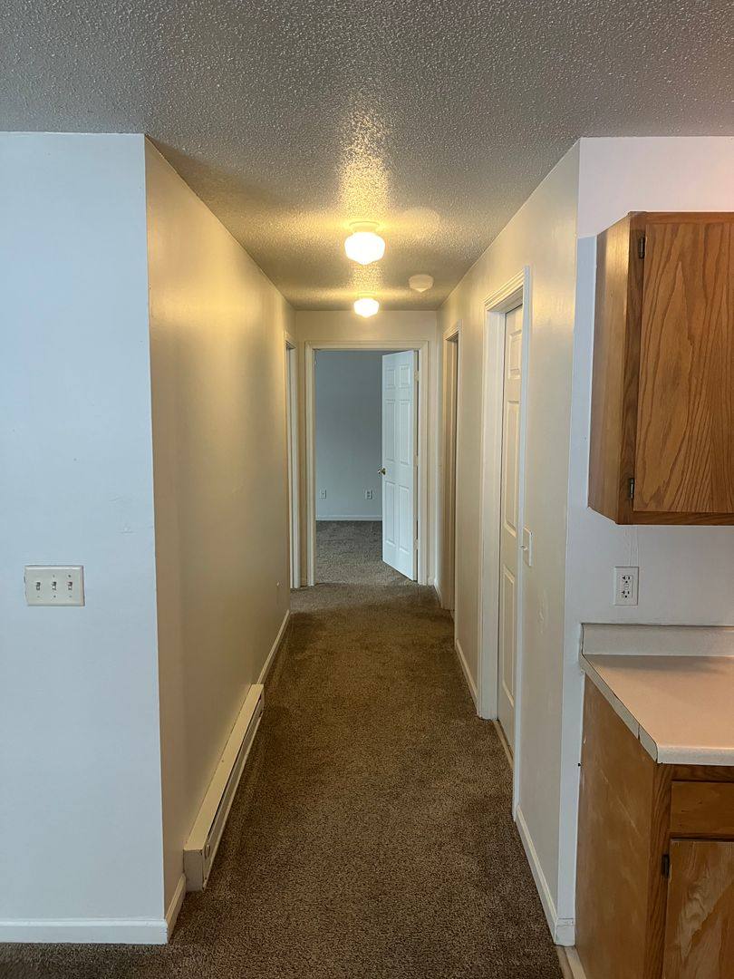 Townhouse for rent at 1022 1st Ave W, Newton, IA 50208