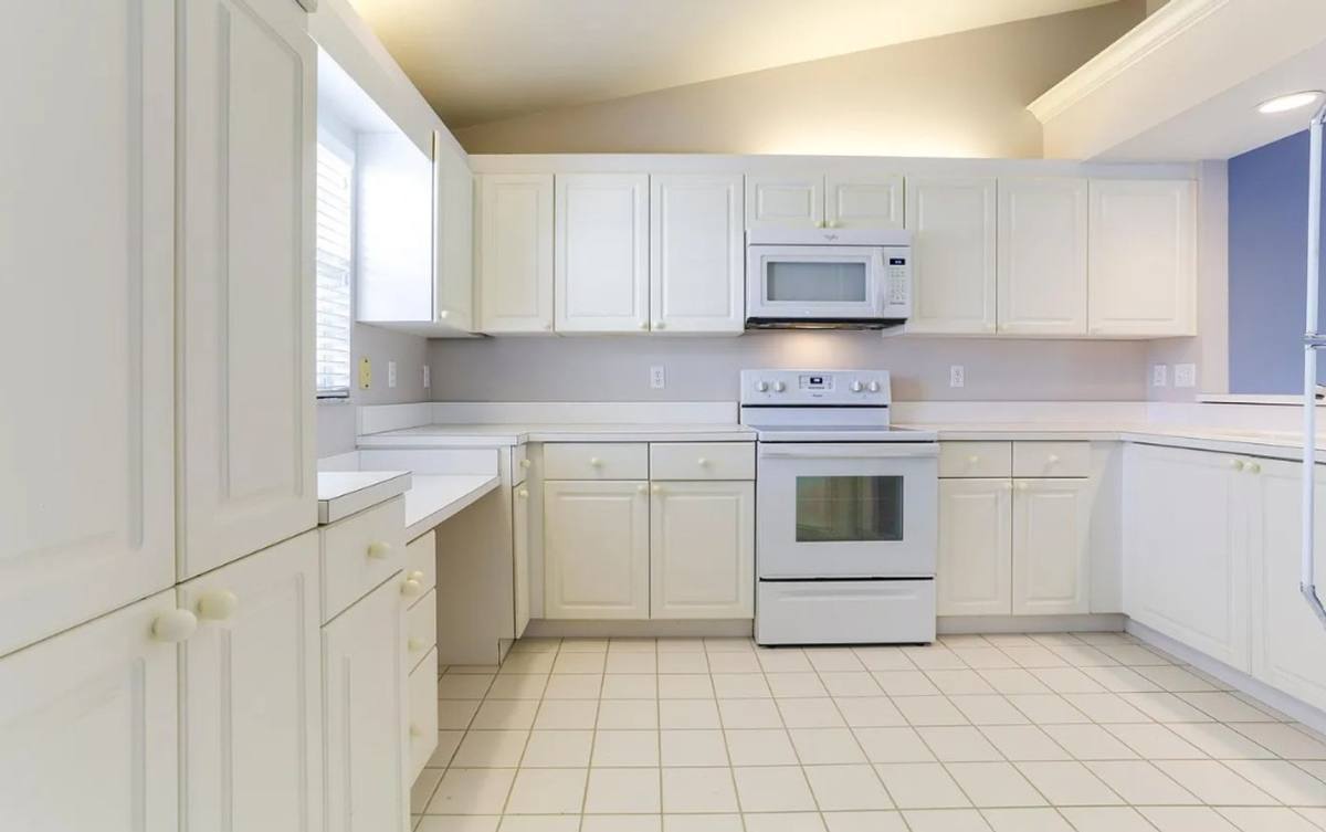 Condo for rent at 13093 Castle Harbour Dr, Naples, FL 34110