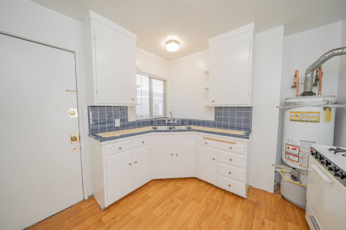 Apartment for rent at 2526 Ivy Dr, Oakland, CA 94606