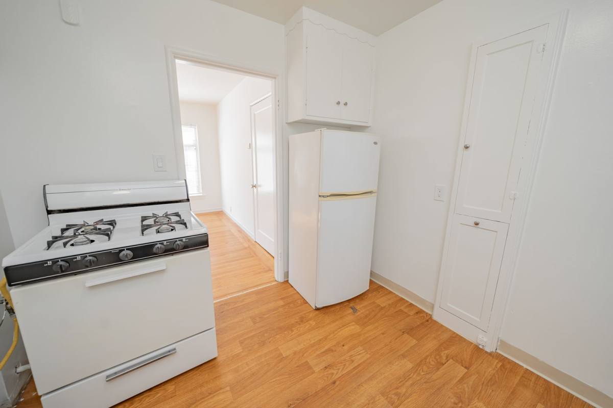 Apartment for rent at 2526 Ivy Dr, Oakland, CA 94606