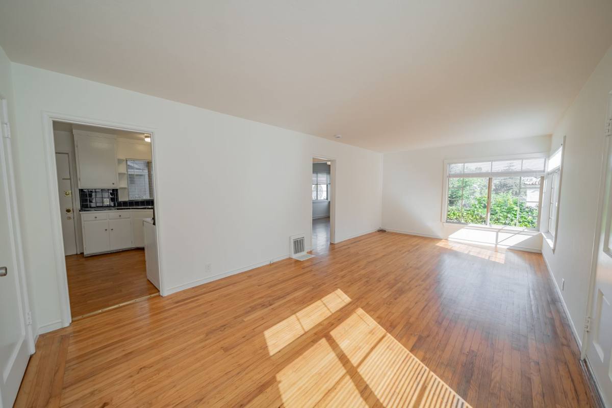 Apartment for rent at 2526 Ivy Dr, Oakland, CA 94606