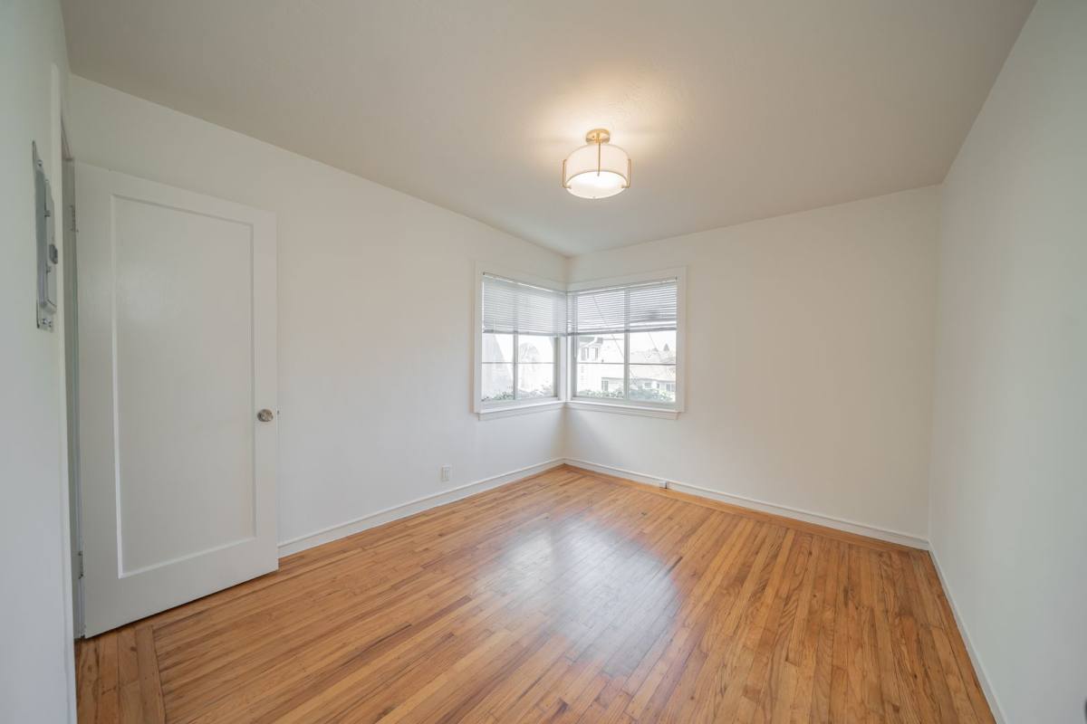 Apartment for rent at 2526 Ivy Dr, Oakland, CA 94606