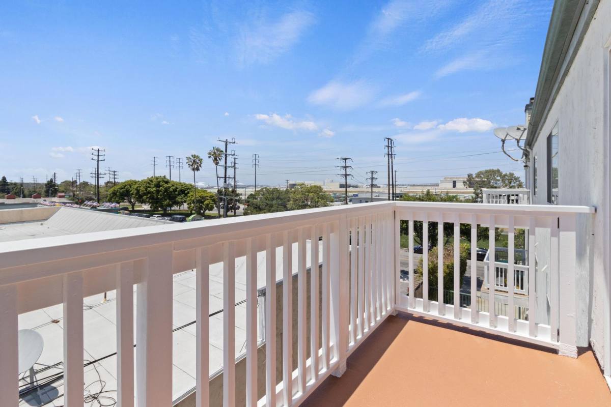 Apartment for rent at 206 E Imperial Ave, El Segundo, CA 90245