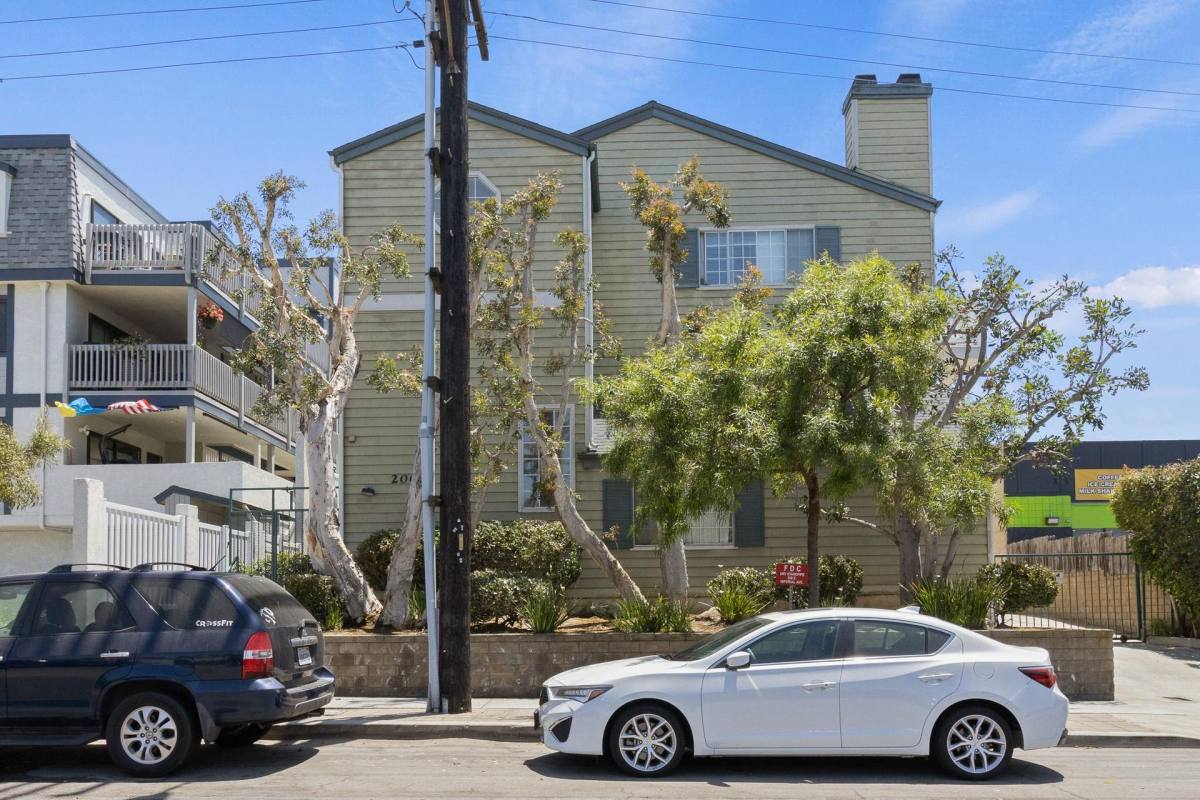 Apartment for rent at 206 E Imperial Ave, El Segundo, CA 90245