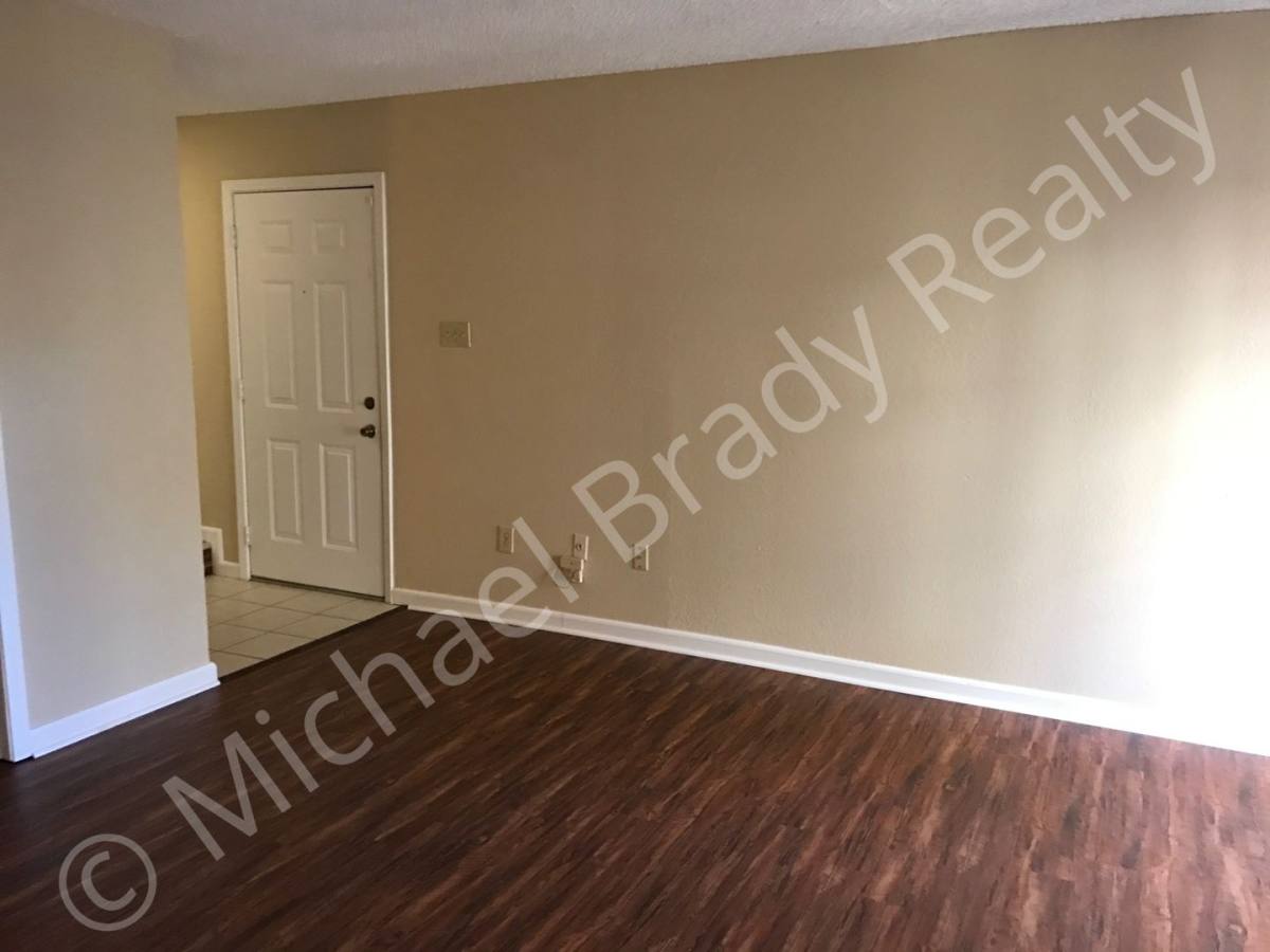 Condo for rent at 1101 Brighton Dr, Arlington, TX 76012