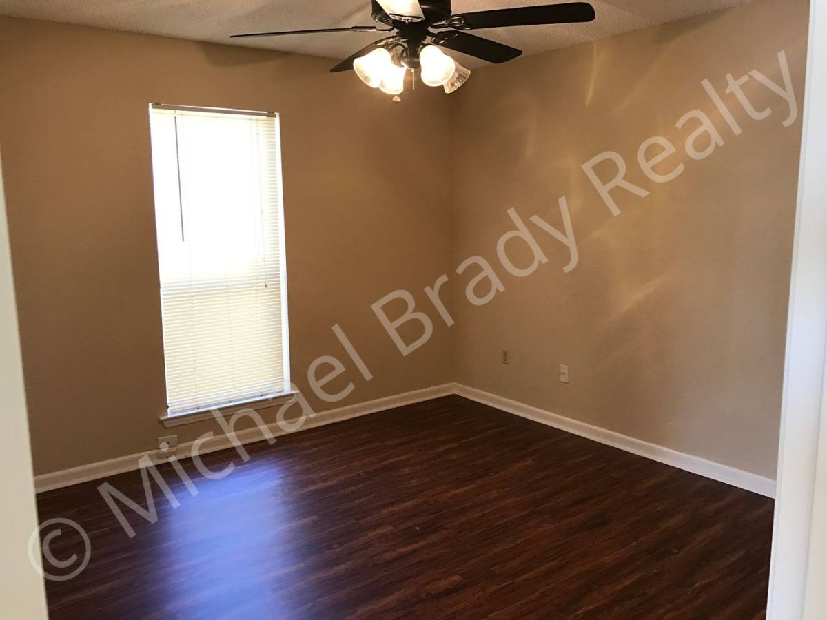 Condo for rent at 1101 Brighton Dr, Arlington, TX 76012