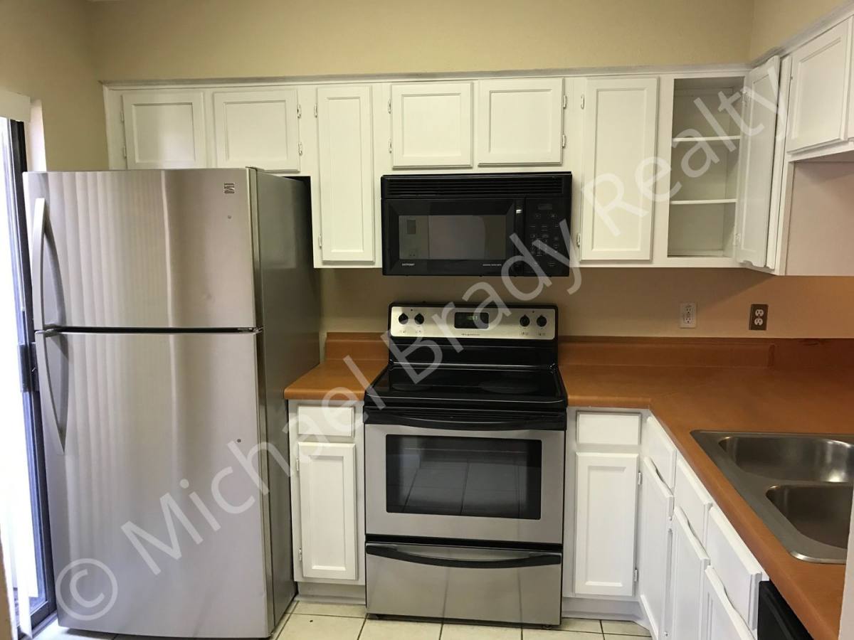 Condo for rent at 1101 Brighton Dr, Arlington, TX 76012