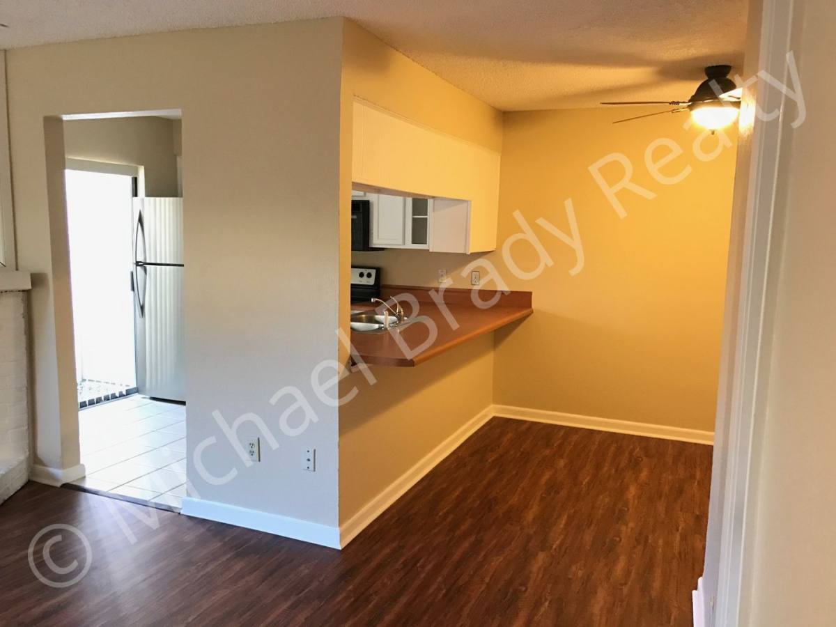 Condo for rent at 1101 Brighton Dr, Arlington, TX 76012