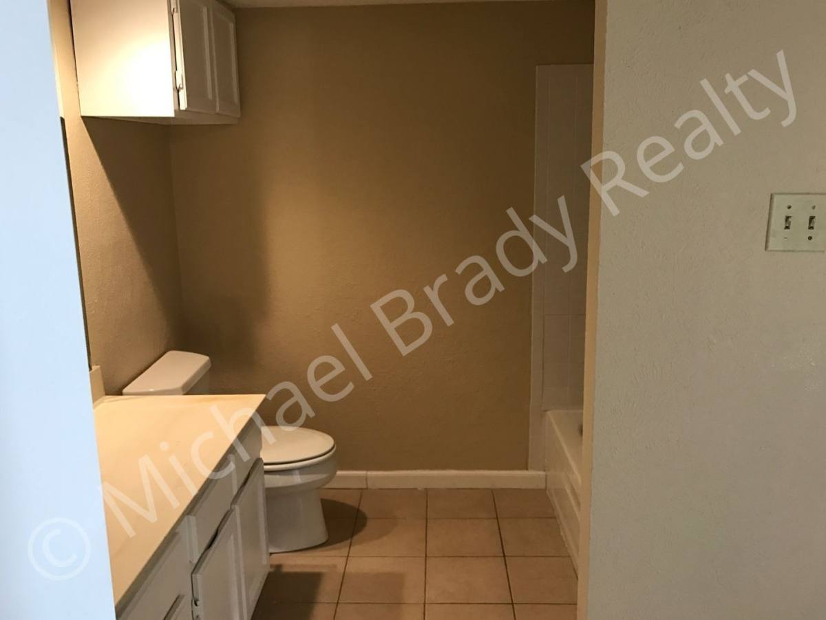 Condo for rent at 1101 Brighton Dr, Arlington, TX 76012
